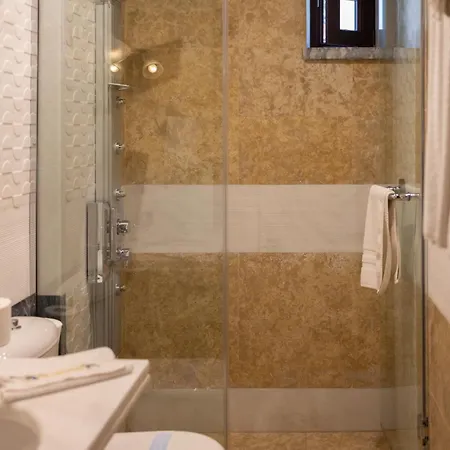 Petritis Konukevi 4*