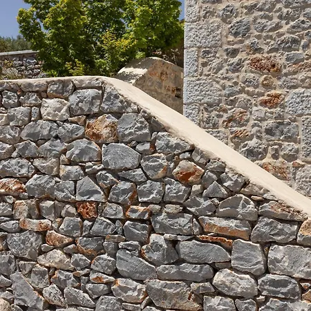 Petritis 4* إيتيلو