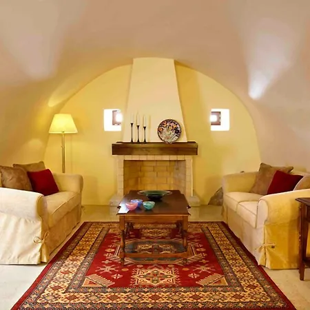 Konukevi Petritis Oítilon