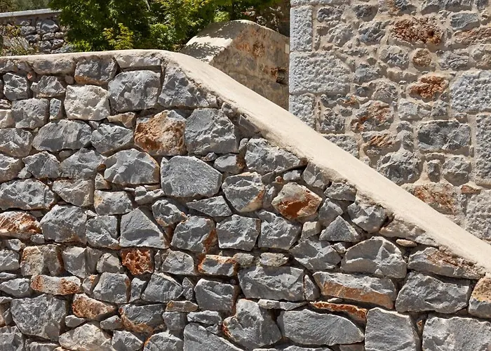 πετρίτης 4* Οίτυλο