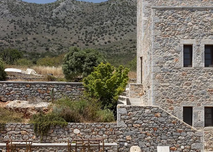 πετρίτης 4* Οίτυλο