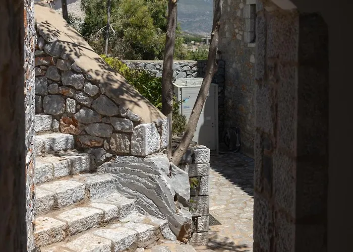 πετρίτης 4* Οίτυλο